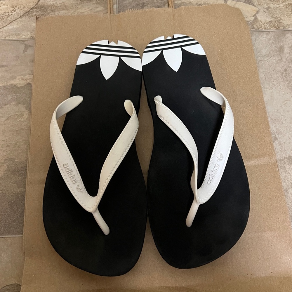 Adidas women’s size 6.5 flip flops